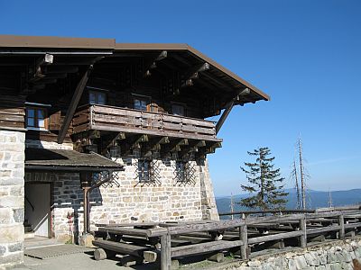 Das Lusenschutzhaus im Sommer