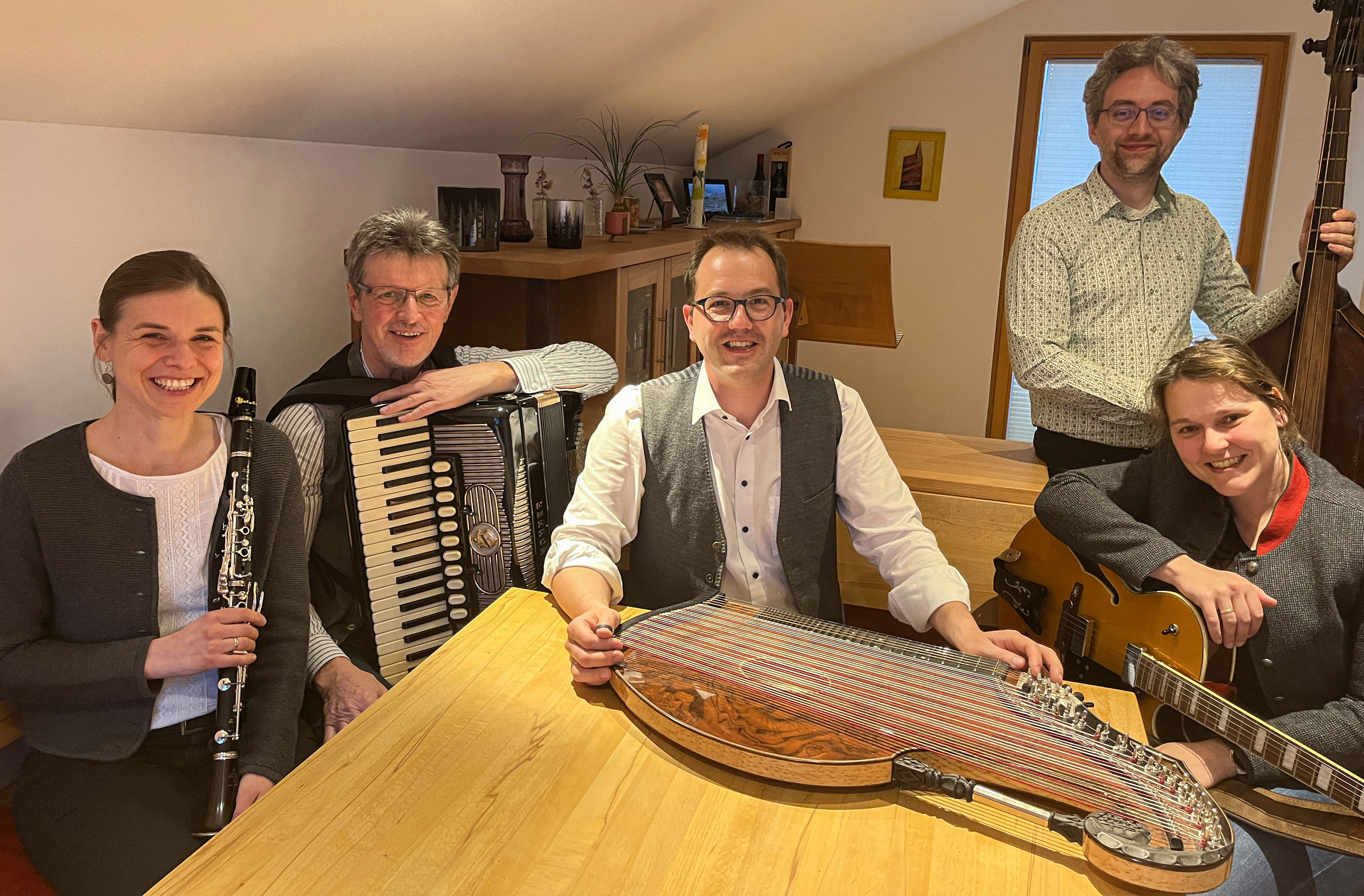 npv_bw_-_vm_019-25_fruehlingskonzert_im_haus_zur_wildnis_mit_der_gruppe_kulzerisch_1_.jpg