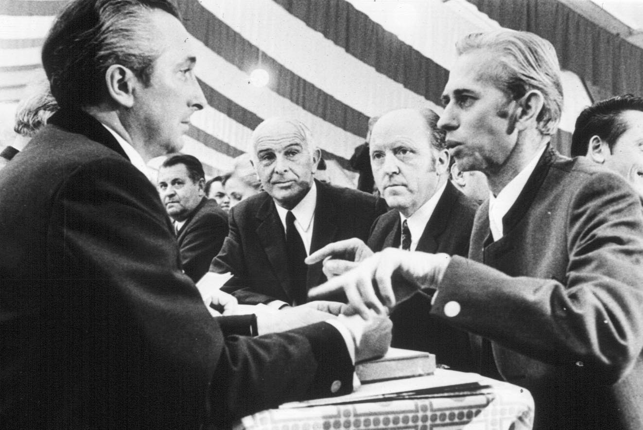 Dr. Hans Bibelriether (r.) mit Staatsminister Dr. Hans Eisenmann (l.) bei der Eröffnungsfeier des Nationalparks 1970.  (Fotos: Archiv Nationalpark Bayerischer Wald) Dr. Hans Bibelriether (r.) mit Staatsminister Dr. Hans Eisenmann (l.) bei der Eröffnungsfeier des Nationalparks 1970.  (Fotos: Archiv Nationalpark Bayerischer Wald)